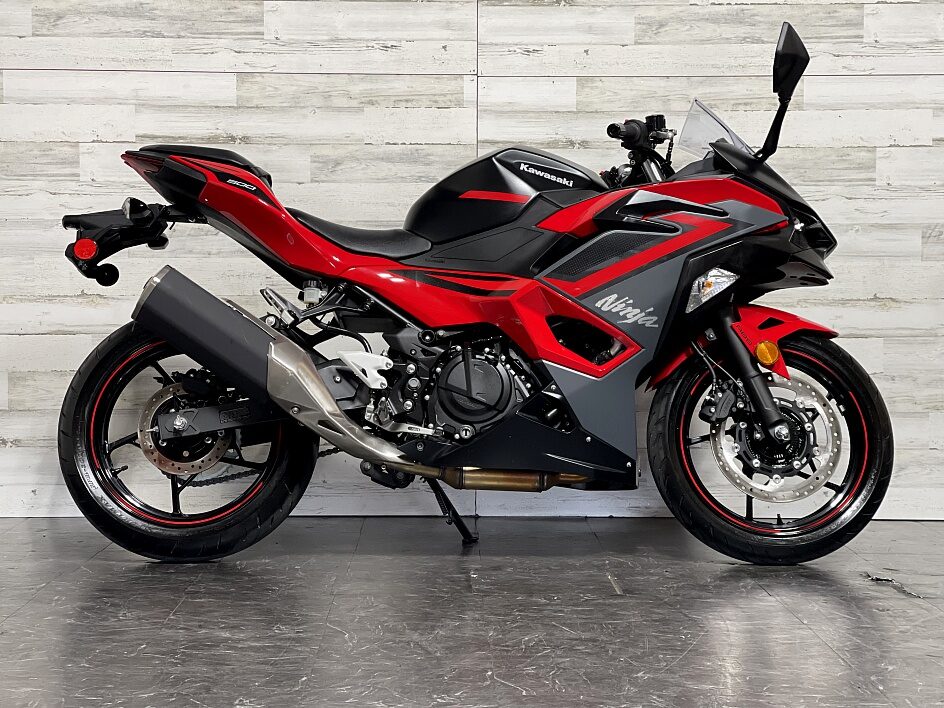 2024 Kawasaki ninja 500 (+971561943867)