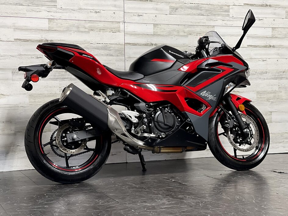 2024 Kawasaki ninja 500 (+971561943867)