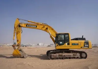 2019-komatsu-pc300-8m0-track-excavator-left-view-ex-0419-4