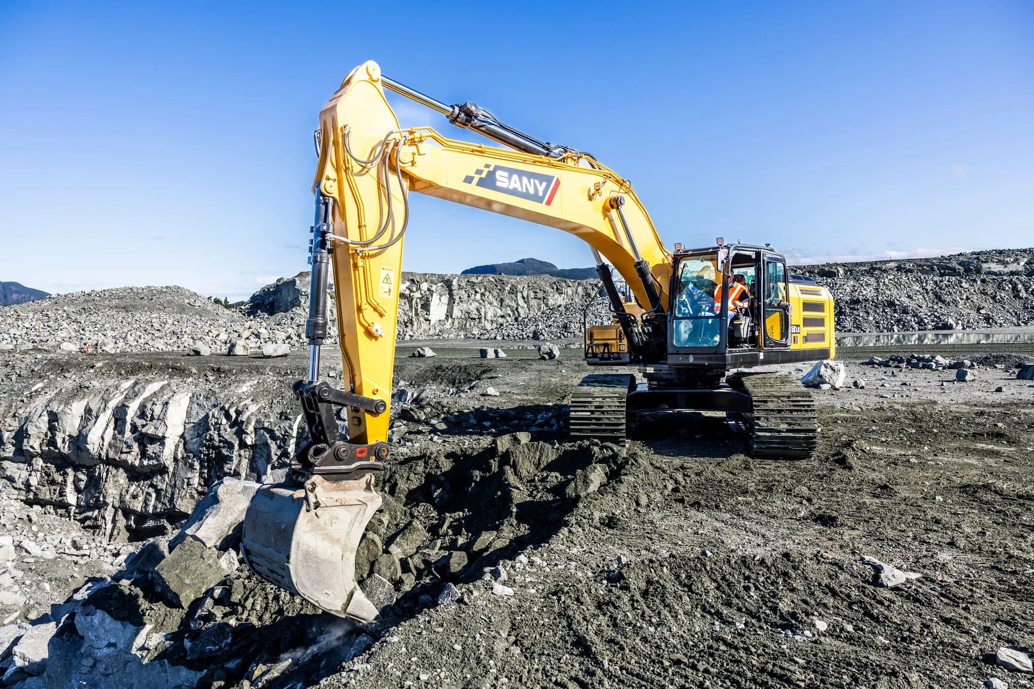 Enhance Your Project Efficiency with the 2025 SANY SY305C LC Medium Excavator |Great Sale|